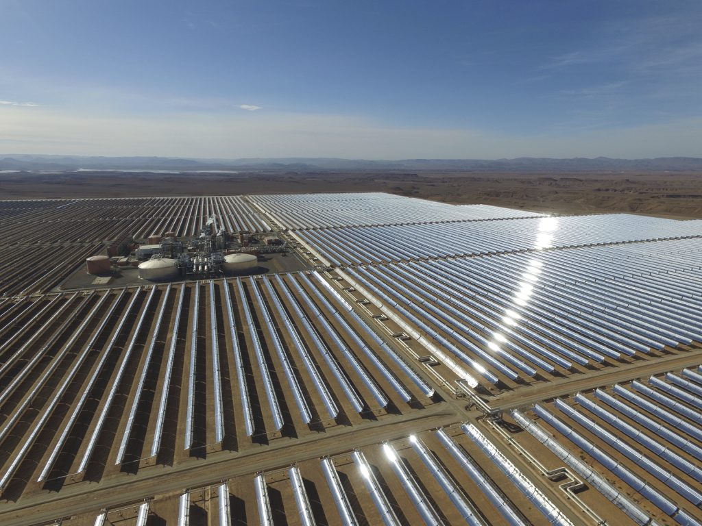 Ouarzazate Solar Power Station, also called Noor Power Station is a solar power complex located in the Drâa-Tafilalet region in Morocco, 10 kilometres from Ouarzazate town, in Ghessat rural council area. Das Solarkraftwerk Ouarzazate, auch Noor-Kraftwerk genannt, ist ein Solarkraftwerkskomplex in der Region Drâa-Tafilalet in Marokko, 10 km von der Stadt Ouarzazate entfernt, im Landkreis Ghessat.<br /> Bestellt am 14.03.2022 in einer KONZERN-Lizenz für ST-EZ ID-1436 | GED Blog + Social Media # 1436 GED Blog Öl- und Gasvorkommen im mittleren, nahen Osten, erneuerbare Energien in Nordafrika